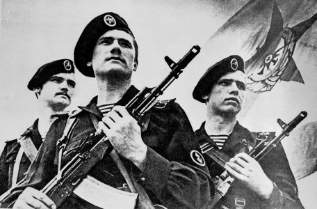Soviet_naval_infantrymen_DN-SN-86-00829.jpg