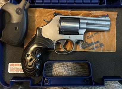 S&W 629 plus 3in. like new PRICE DROP