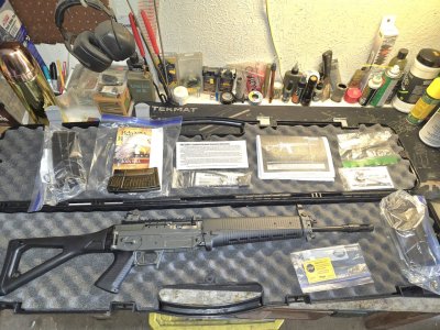 Unfired 551A1 in original box w/ accessories