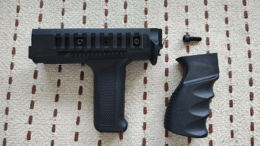 NOS Beryl wz.96 LWR Handguard w/Vertical Grip (picatinny rails on both sides) FB Radom. NOS Beryl ergo PGs with mounting screws. FB Radom.