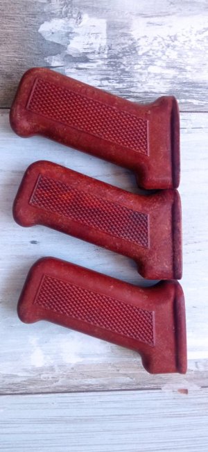 Polish PGs bakelite Fatties.  Excellent condition. Fabryka Broni Radom Armory (circle 11)