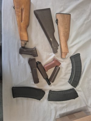 Bin sale. Mags, stocks. Eg stock set,