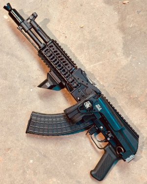 AK104