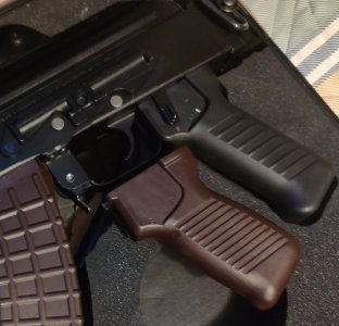 Does a Plum real ARM (SAM) long style grip even exist?