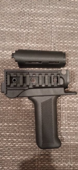 NOS wz.96 Mini Beryl lwr Handguard w/ Vertical Grip, upper-gas tube cover (SET),