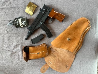 VZ-61 Skorpion + extras