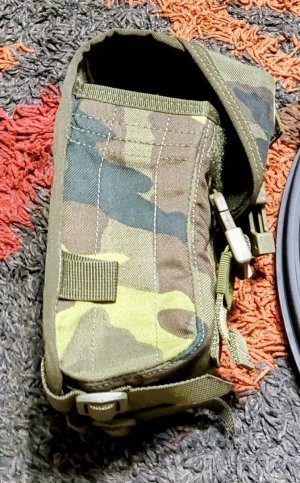 CZECH WOODLAND CAMO 3 CELL POUCH